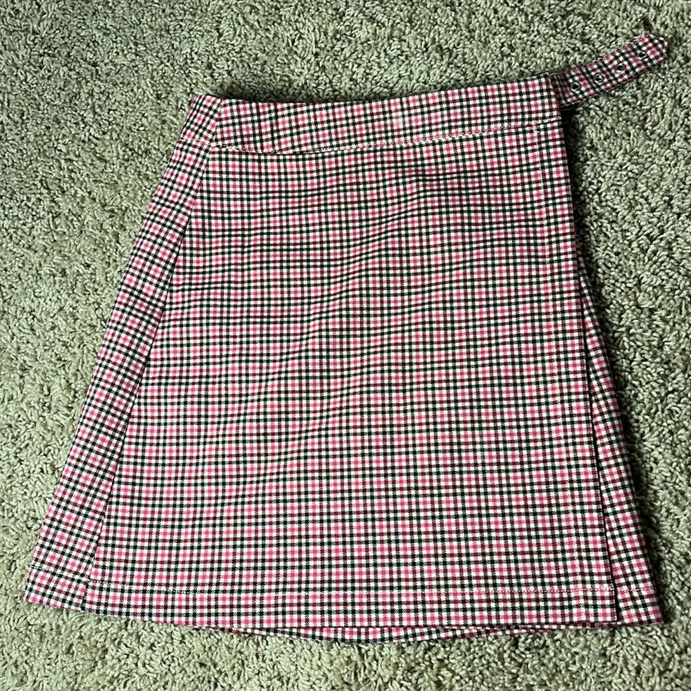 RARE Brandy Melville wrap skirt pink and black and white houndstooth pattern